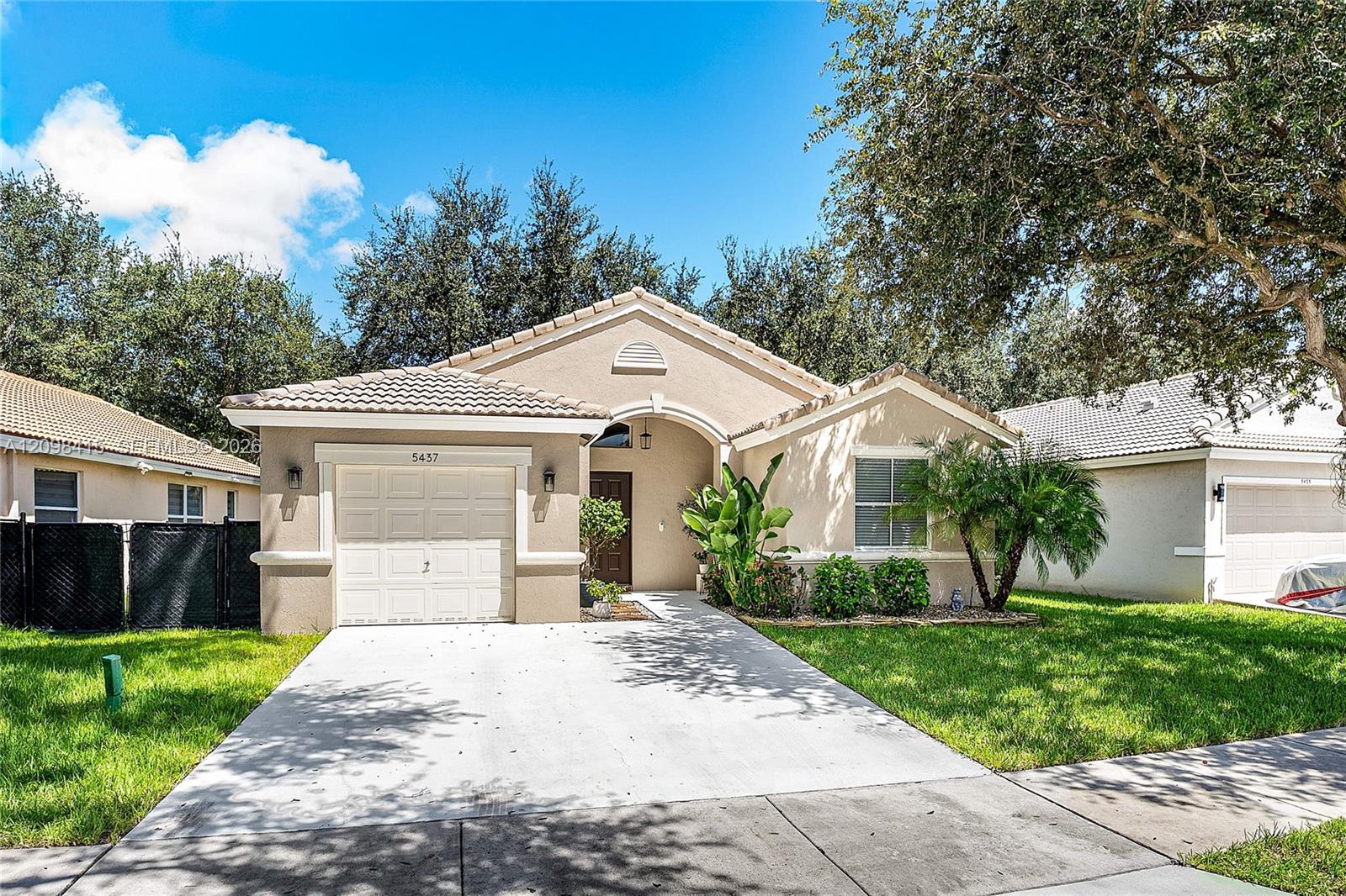 A12098415 Property Photo 3