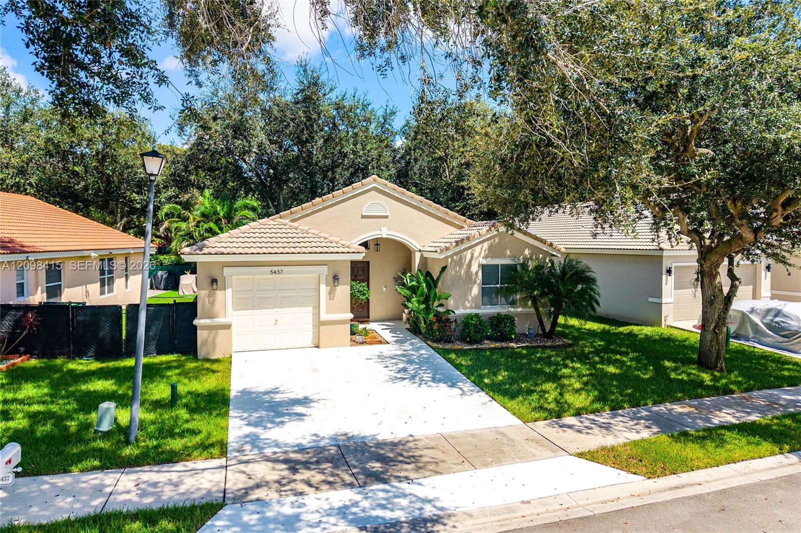 A12098415 Property Photo 14