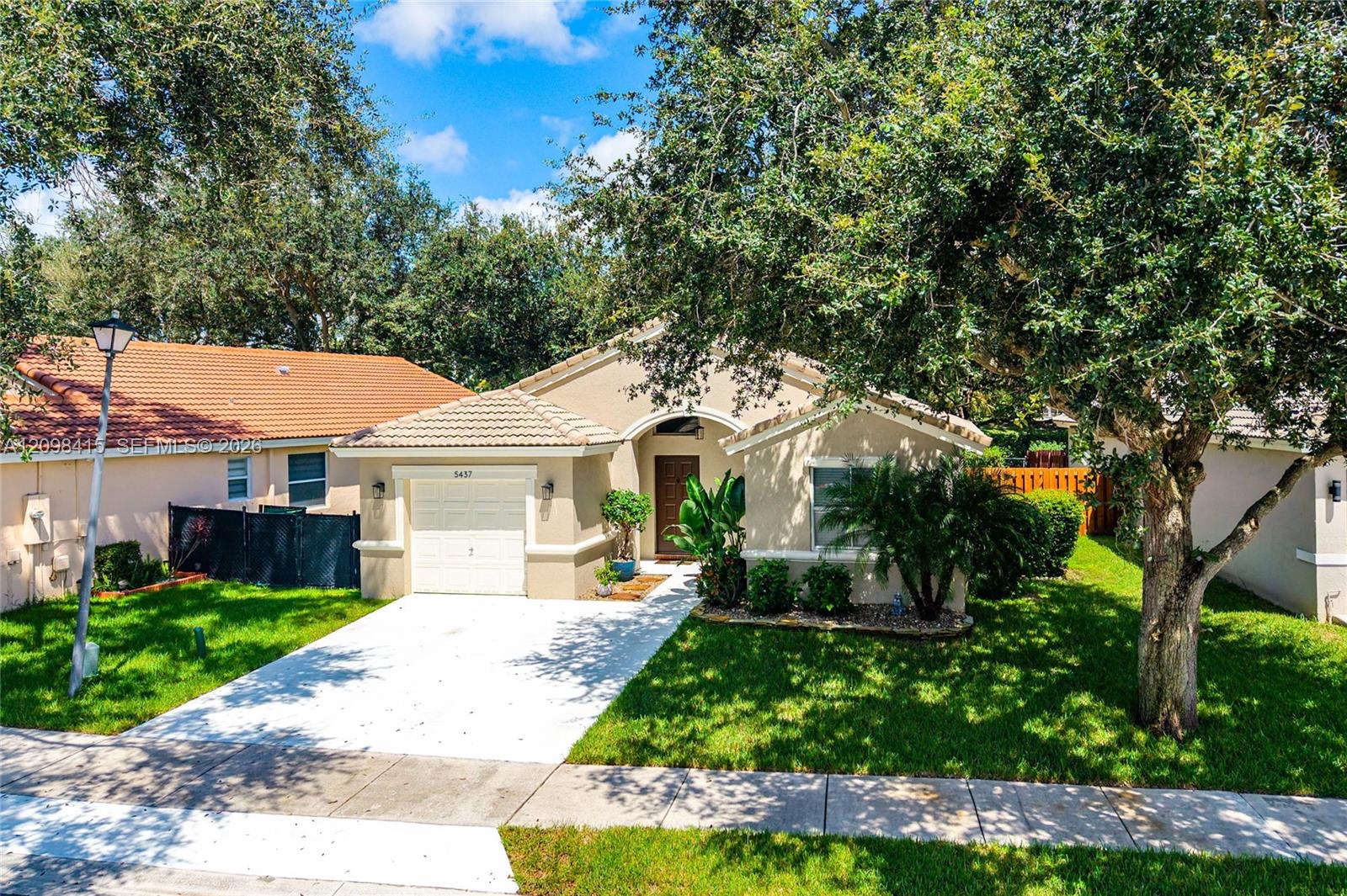 A12098415 Property Photo 15