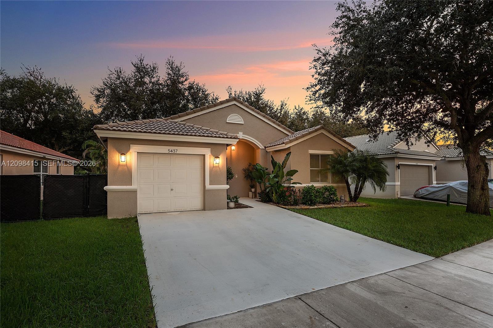 A12098415 Property Photo 33