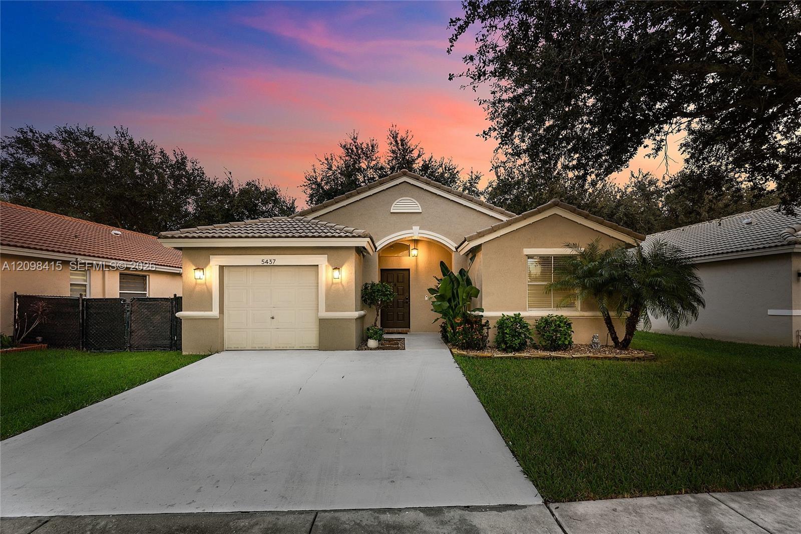 A12098415 Property Photo 34