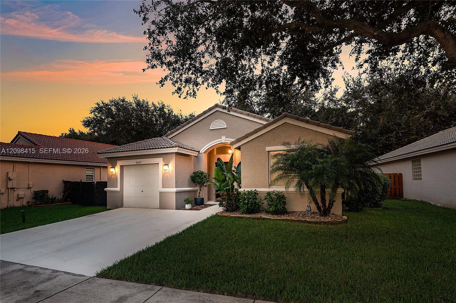 A12098415 Property Photo 35
