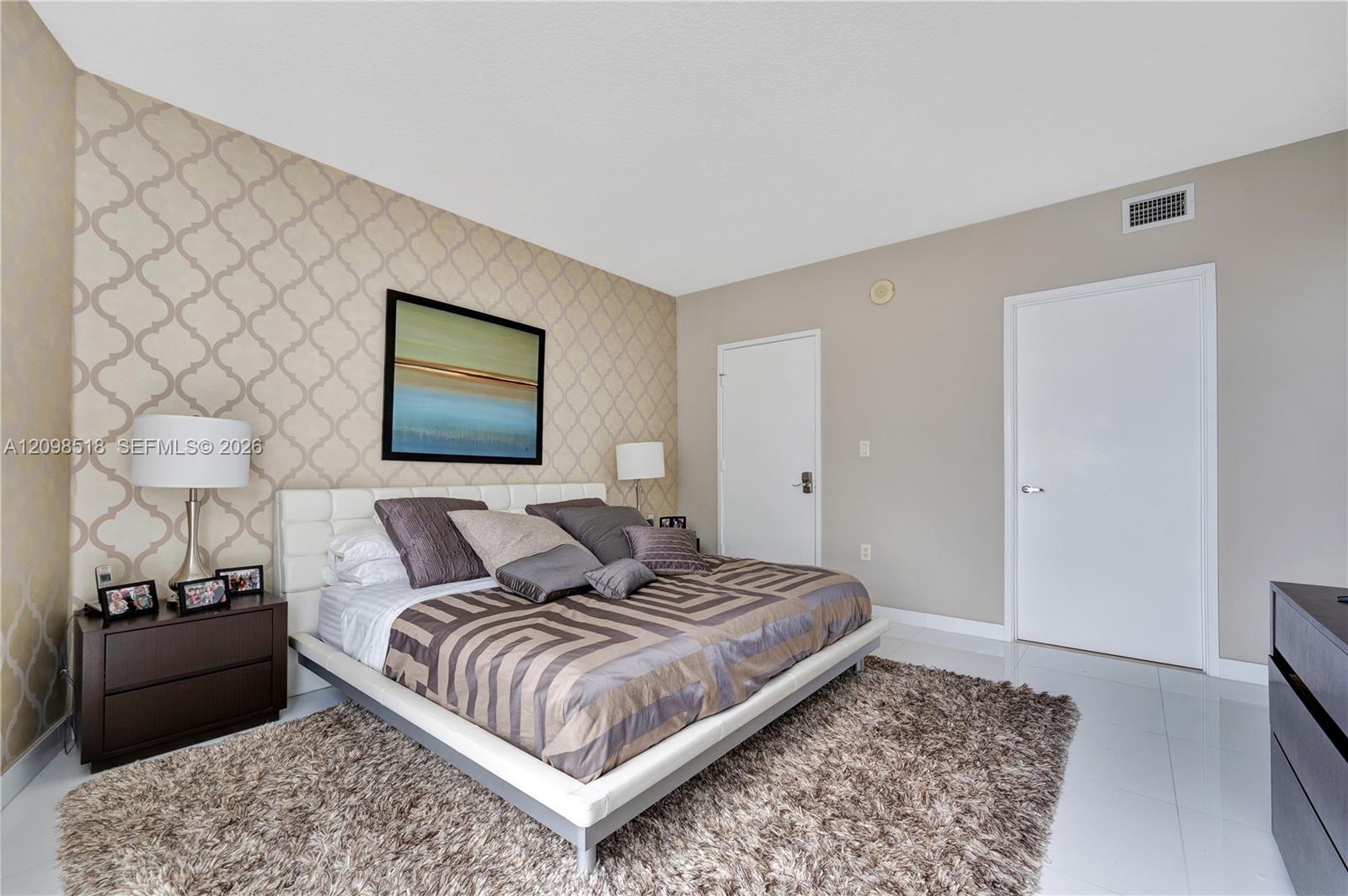 250 Sunny Isles Boulevard 3-ph5 Property Photo 10