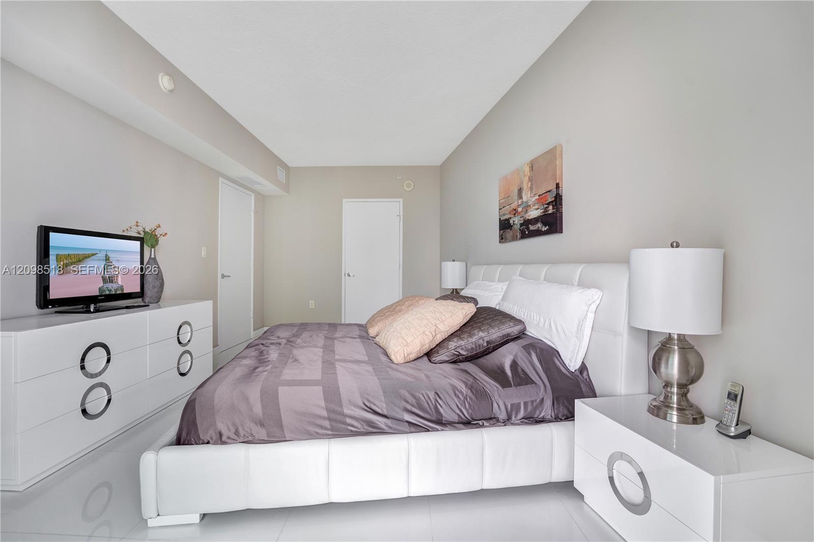 250 Sunny Isles Boulevard 3-ph5 Property Photo 15