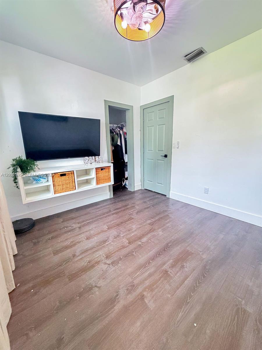 441 E Evanston Circle Property Photo 31