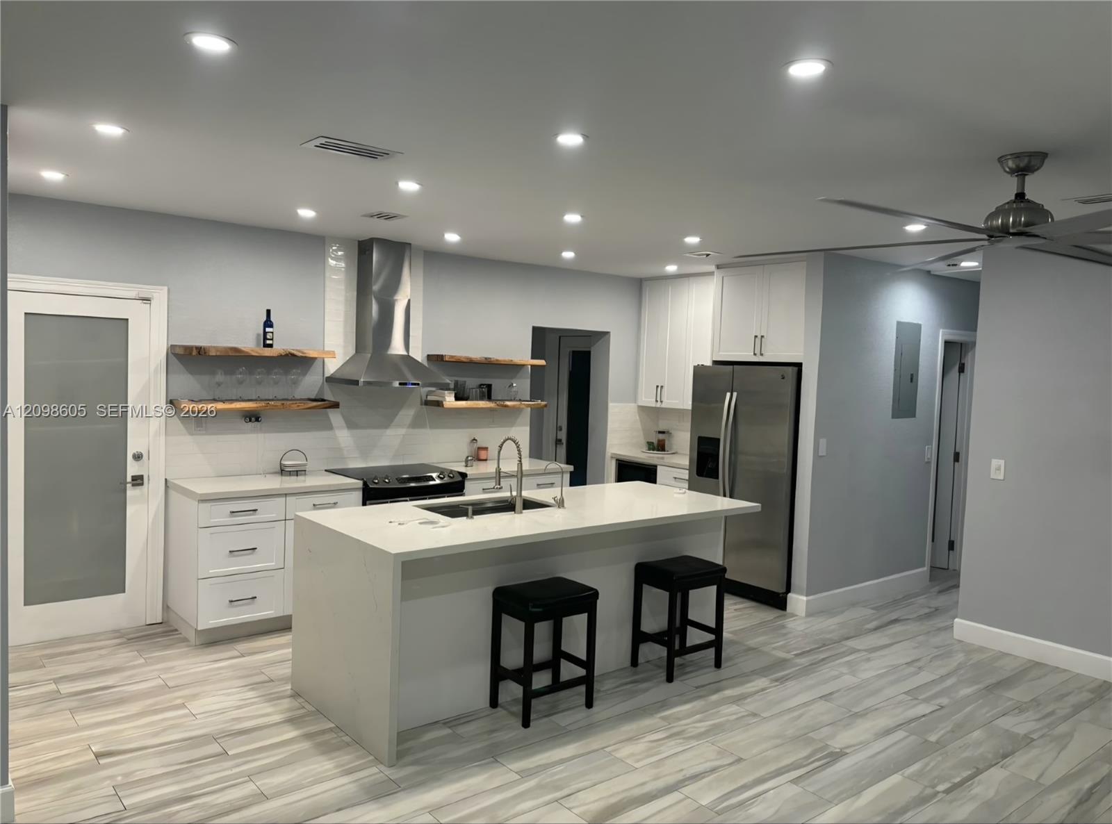 A12098605 Property Photo 3