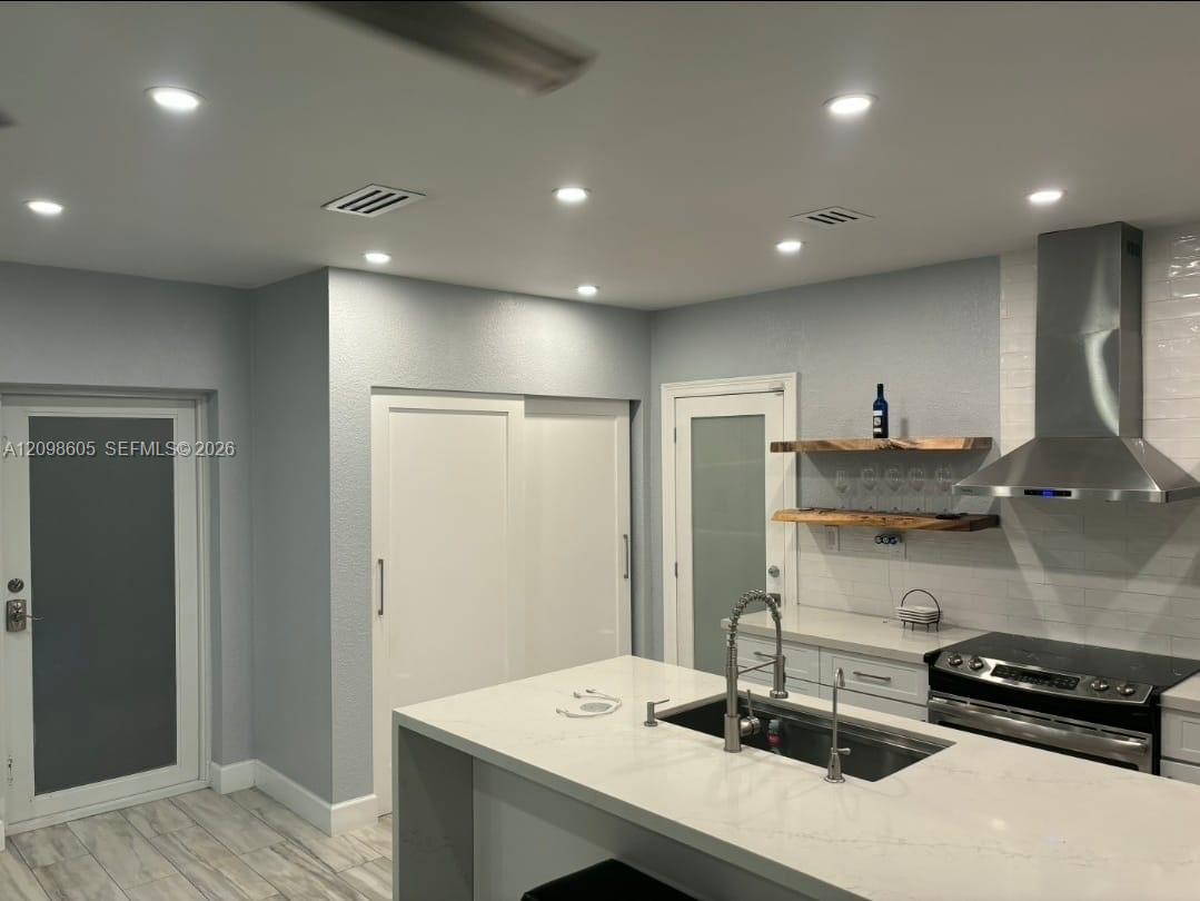 A12098605 Property Photo 4