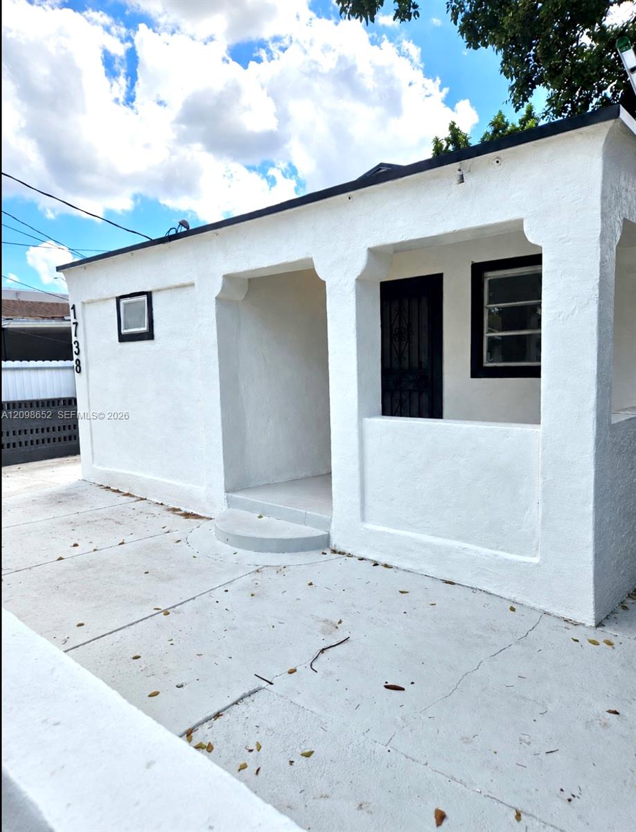 1738 Nw 67th Street Property Photo 3