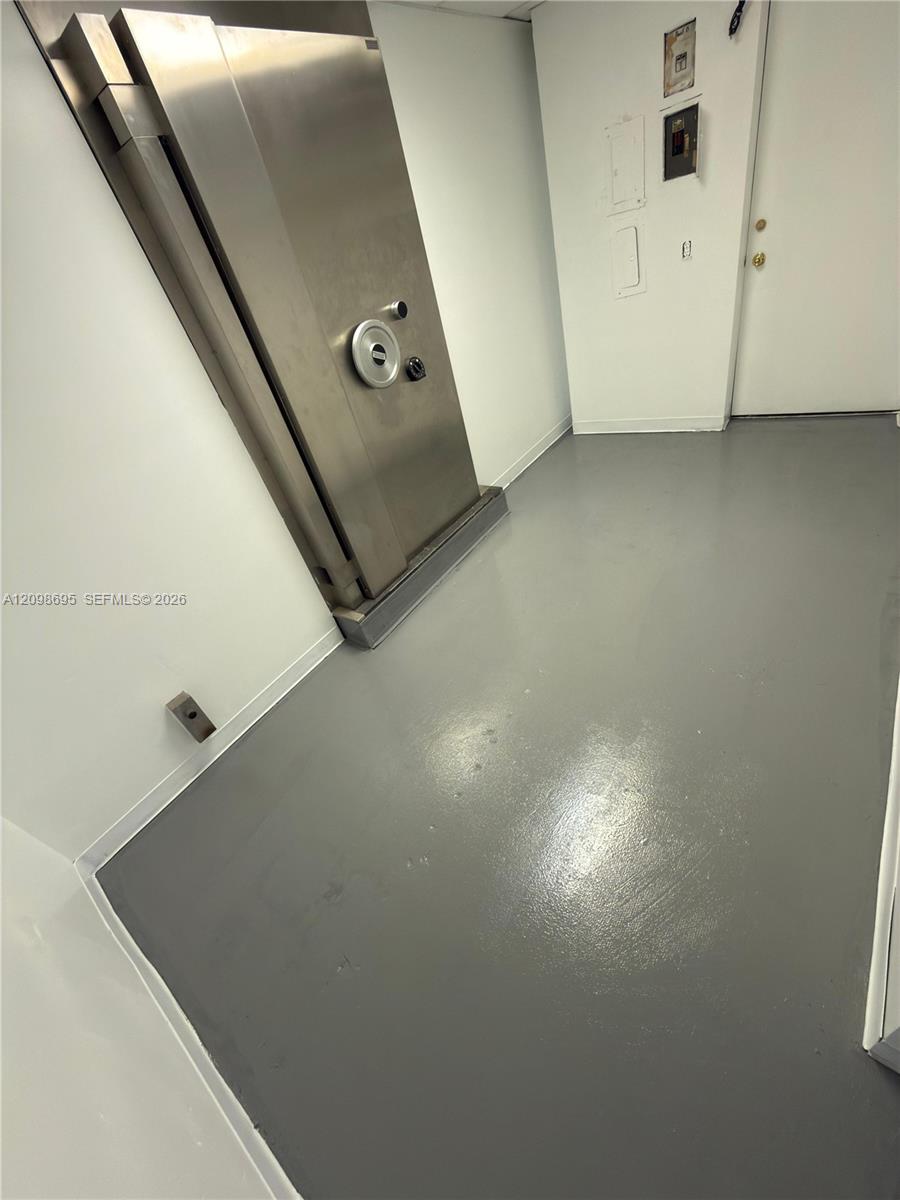 916 N 20th Avenue Property Photo 2