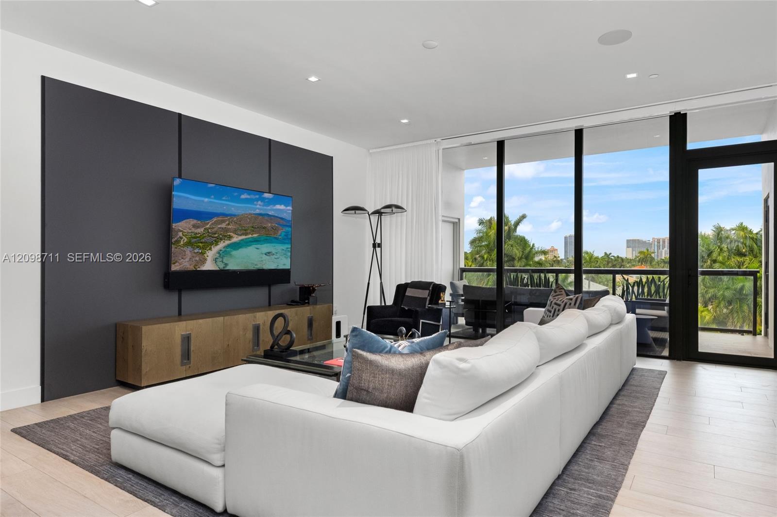 30 Isle Of Venice Drive Ph3 Property Photo 25