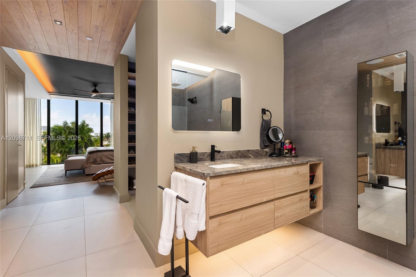 30 Isle Of Venice Drive Ph3 Property Photo 41