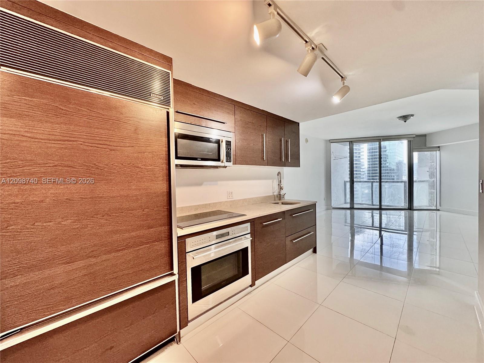 475 Brickell Avenue 3808 Property Photo 1