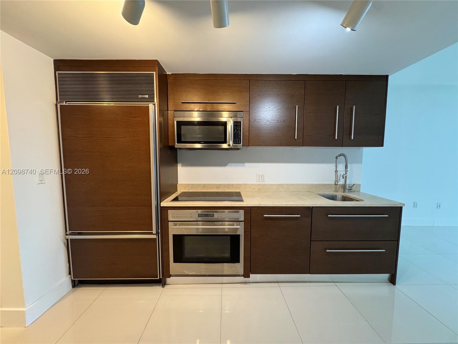 475 Brickell Avenue 3808 Property Photo 2