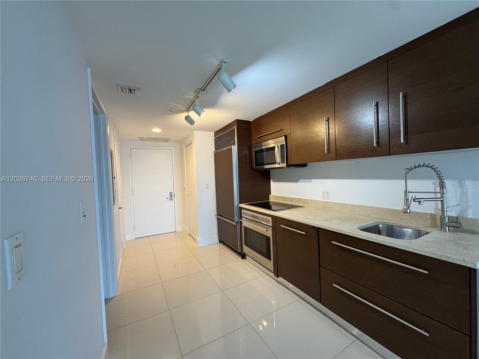 475 Brickell Avenue 3808 Property Photo 12