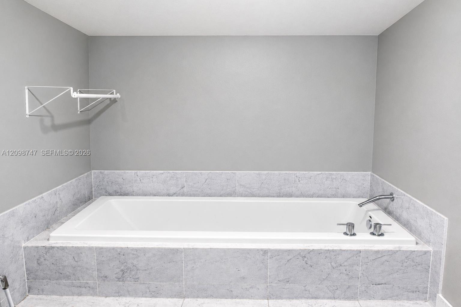 244 Biscayne Boulevard 3204 Property Photo 6