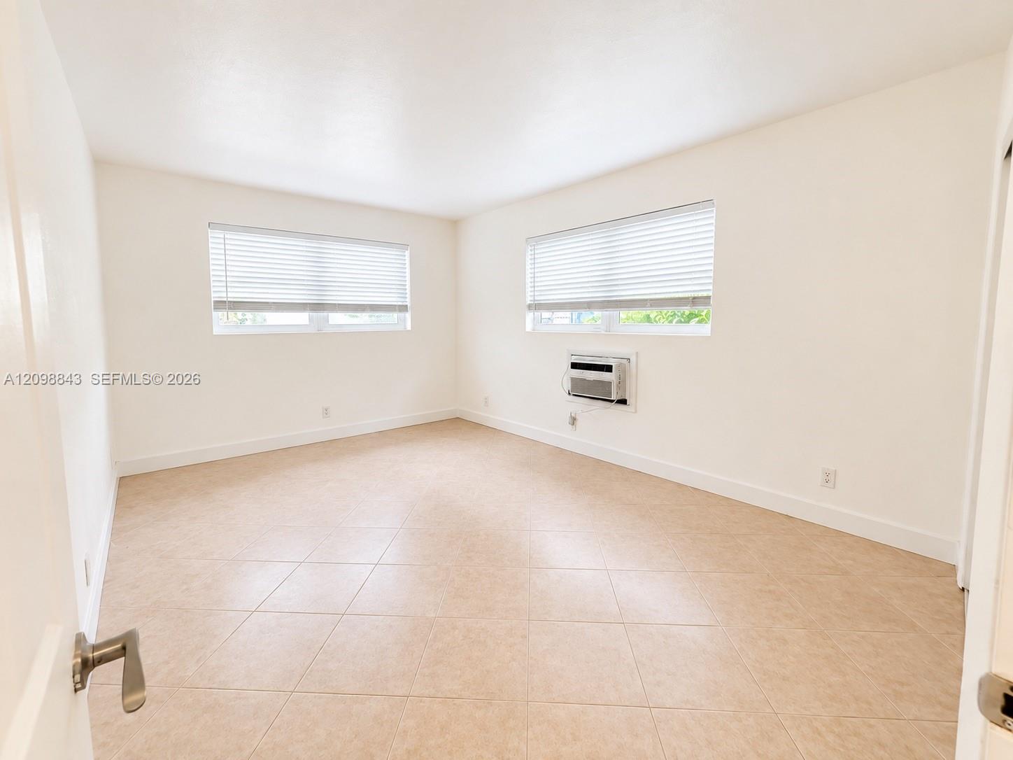 101 Se 9th Street 8 Property Photo 6