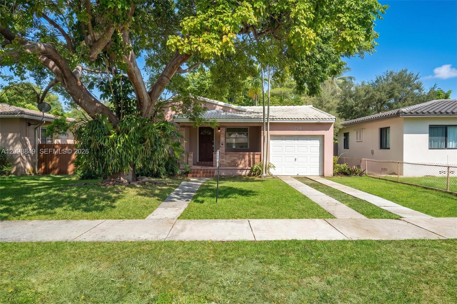 250 Laurel Way Property Photo 1