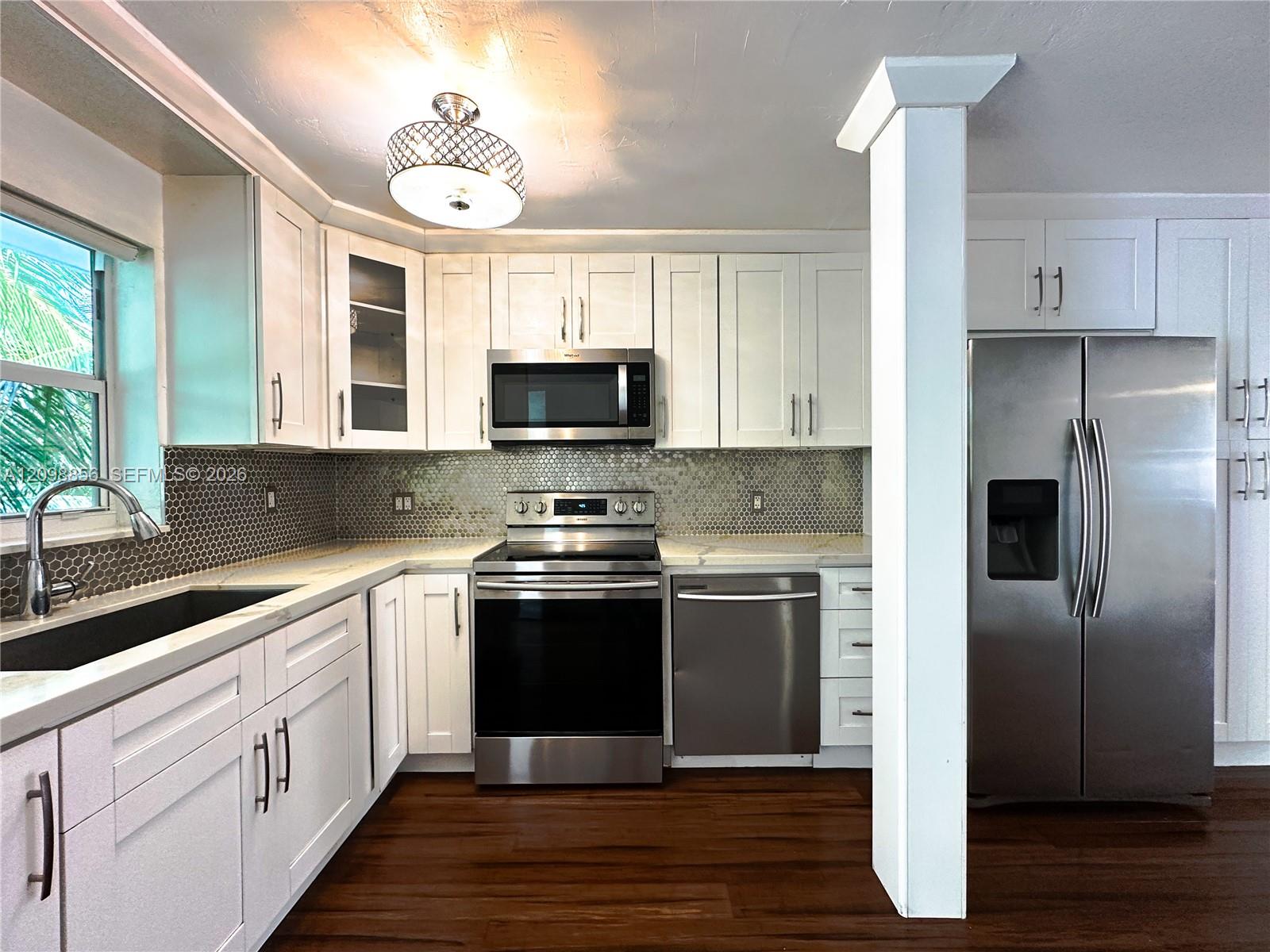 61 Collins Avenue 404 Property Photo 1