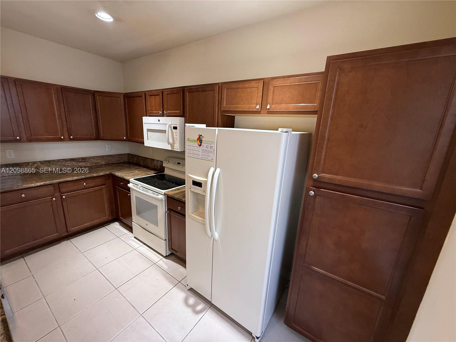 9572 SW 169th Place House Property Photo 1