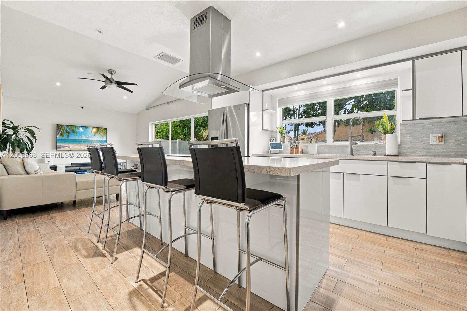 9600 Encino Street Property Photo 4
