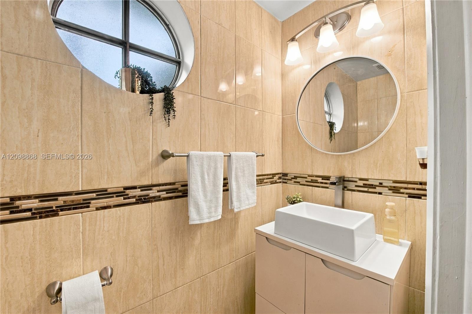 9600 Encino Street Property Photo 8