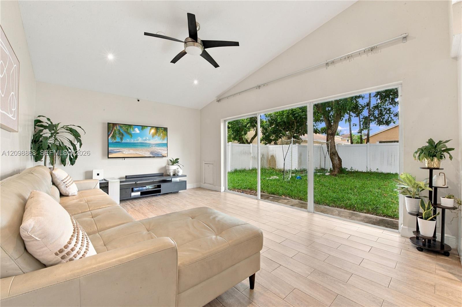 9600 Encino Street Property Photo 11