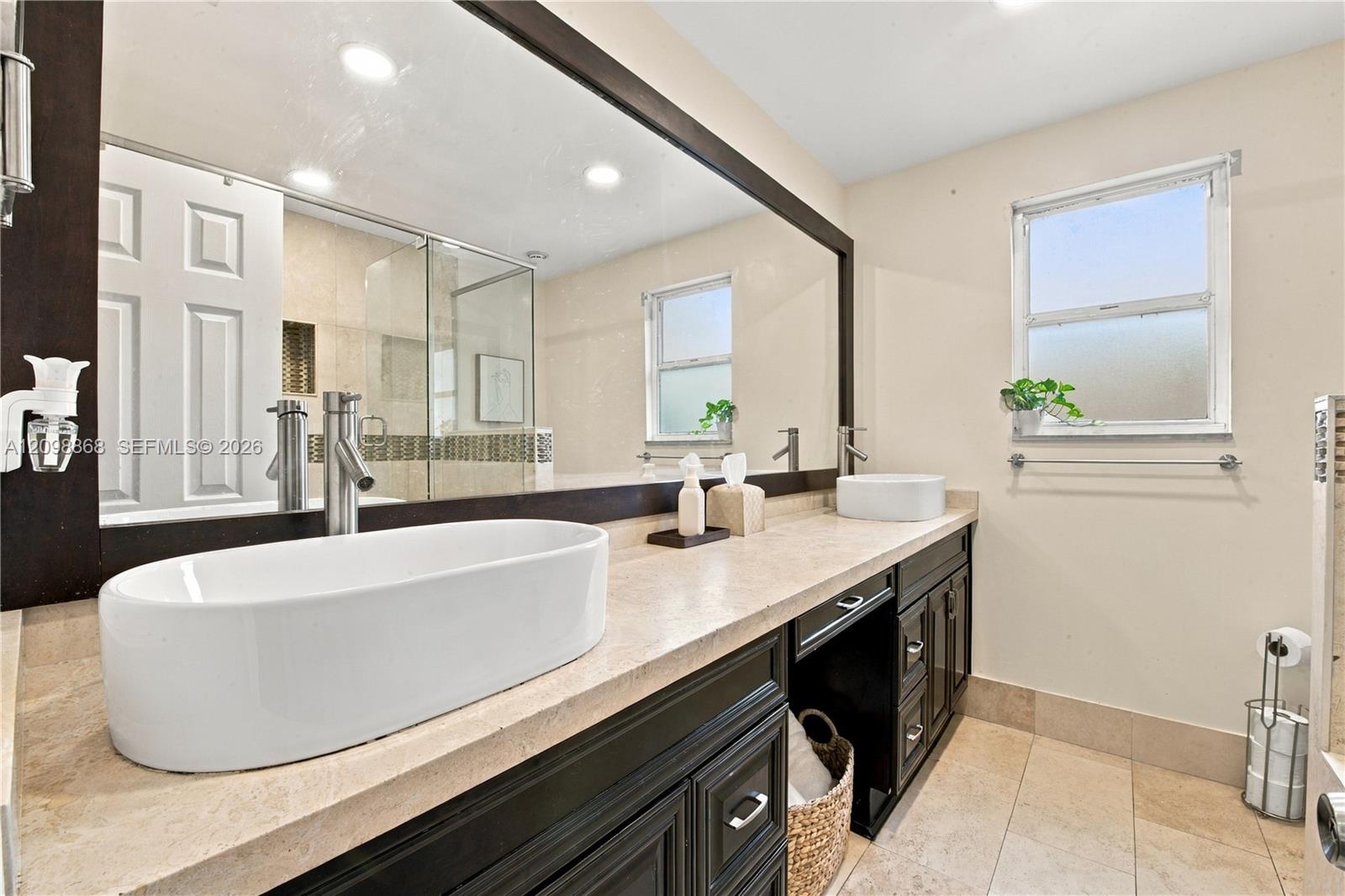 9600 Encino Street Property Photo 25