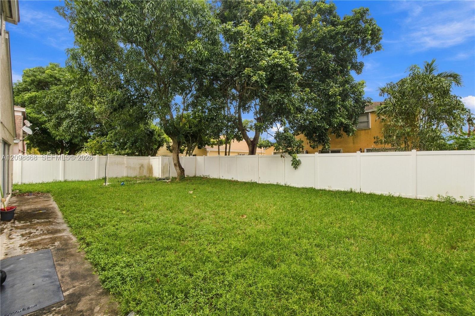 9600 Encino Street Property Photo 30