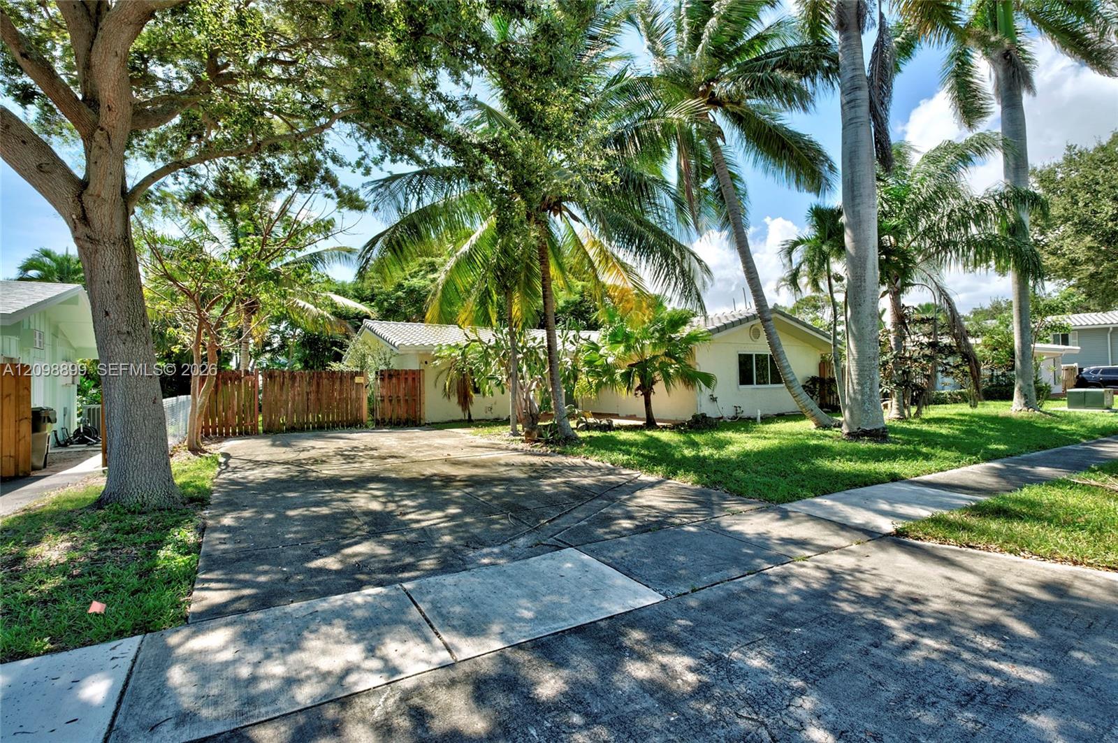 1176 Sw 4th Street Property Photo 3