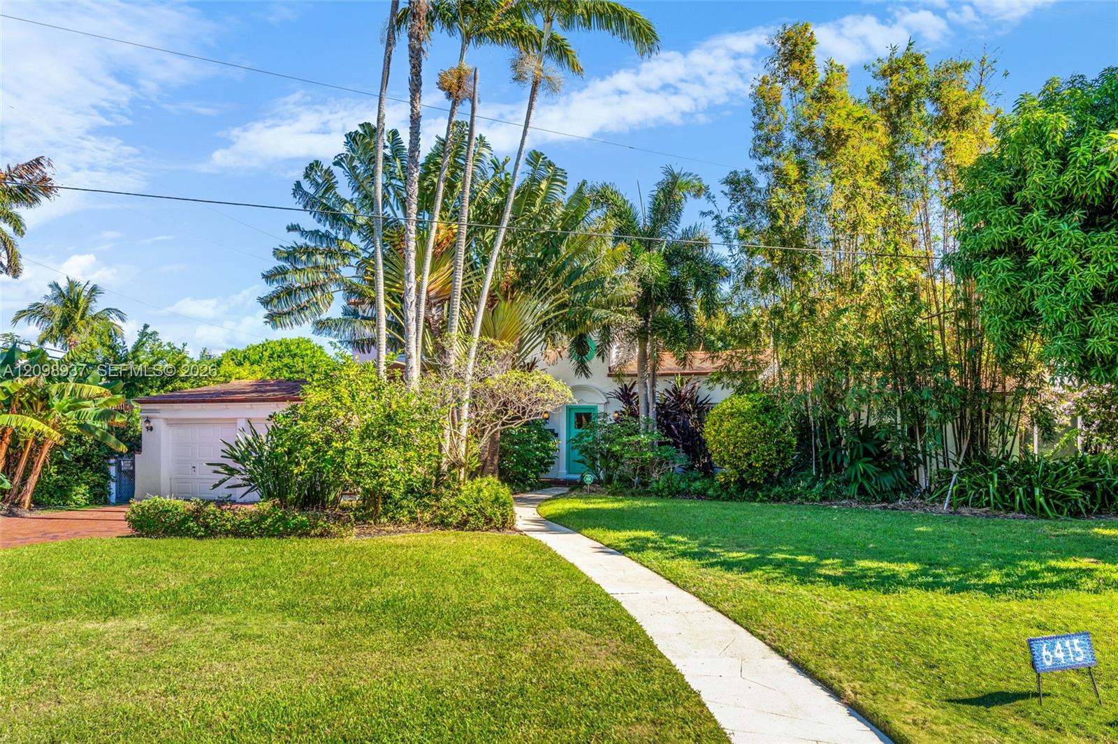 6415 Pine Tree Drive Circle Property Photo 1