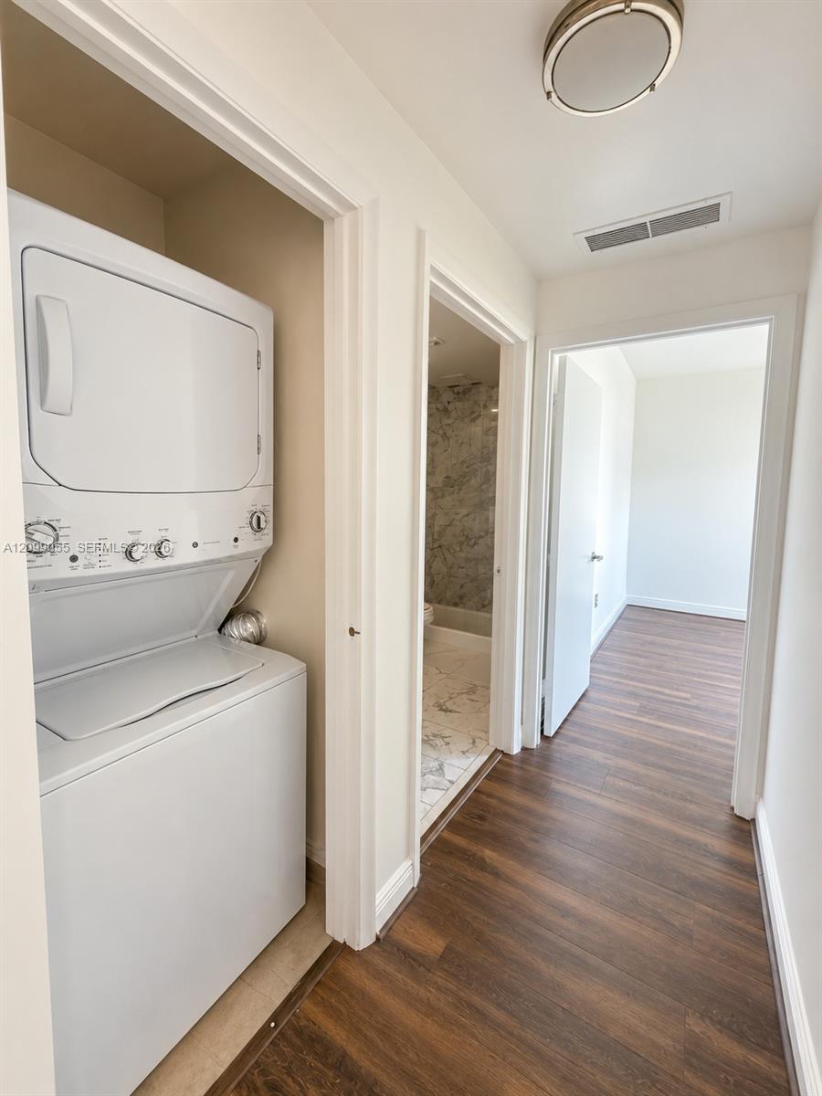 1900 N Bayshore Drive 4203 Property Photo 10