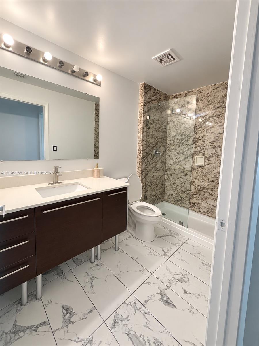 1900 N Bayshore Drive 4203 Property Photo 11