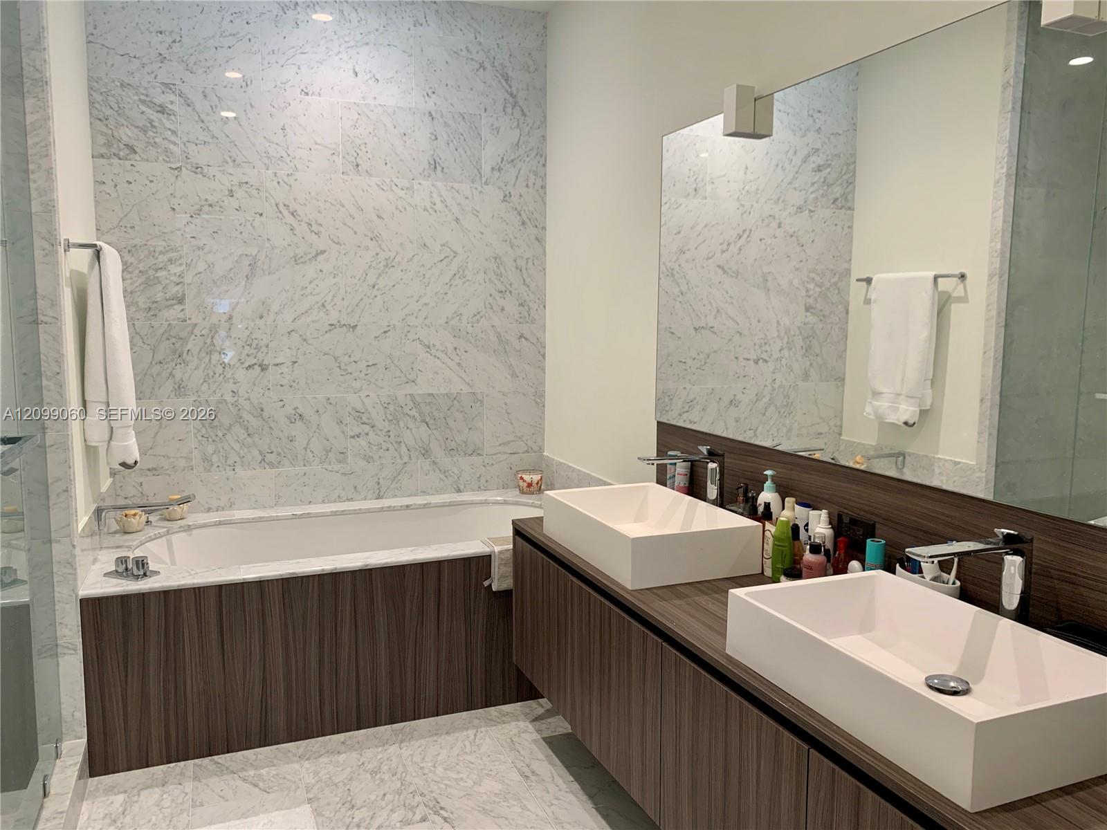 1000 Brickell Plaza 1805 Property Photo 8