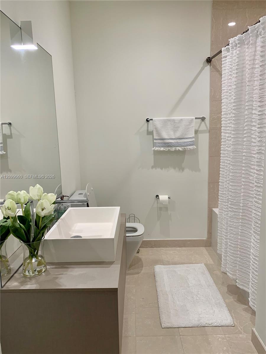 1000 Brickell Plaza 1805 Property Photo 11