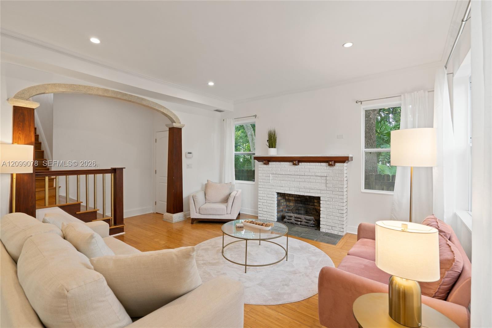120 Ne 44th Street Property Photo 3