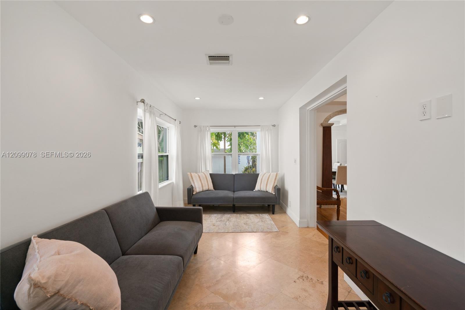 120 Ne 44th Street Property Photo 8