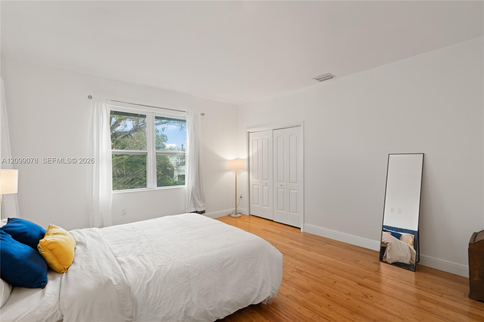 120 Ne 44th Street Property Photo 14