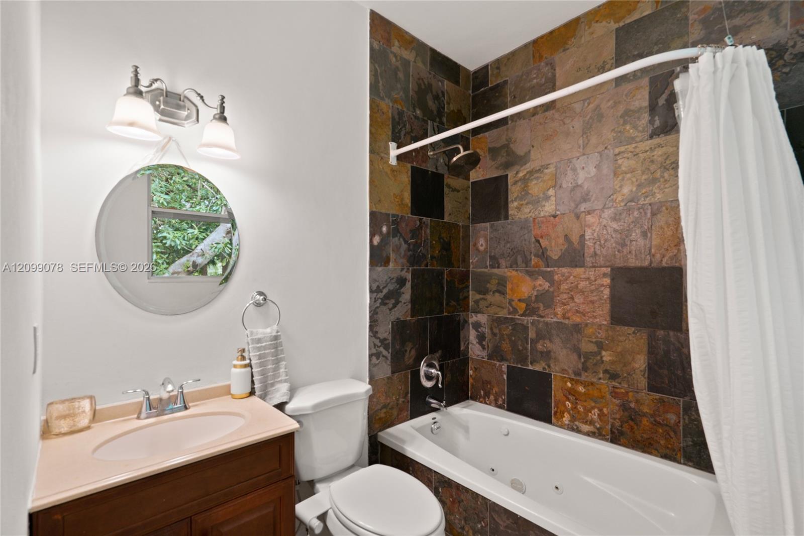 120 Ne 44th Street Property Photo 20