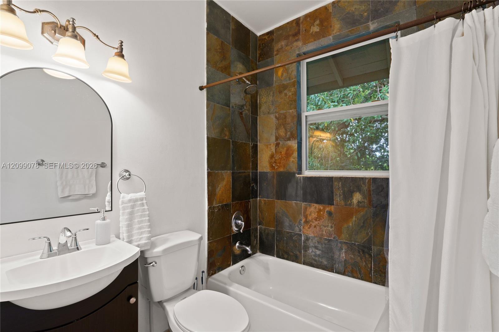 120 Ne 44th Street Property Photo 22