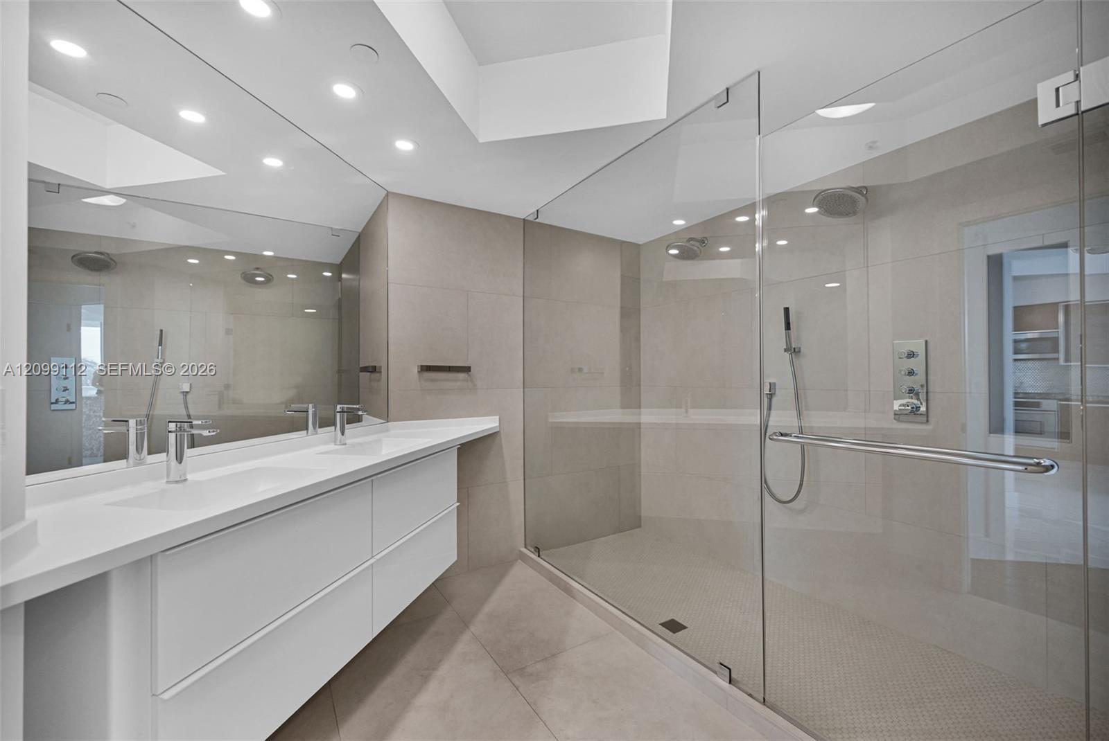 10 Venetian Way 404 Property Photo 13