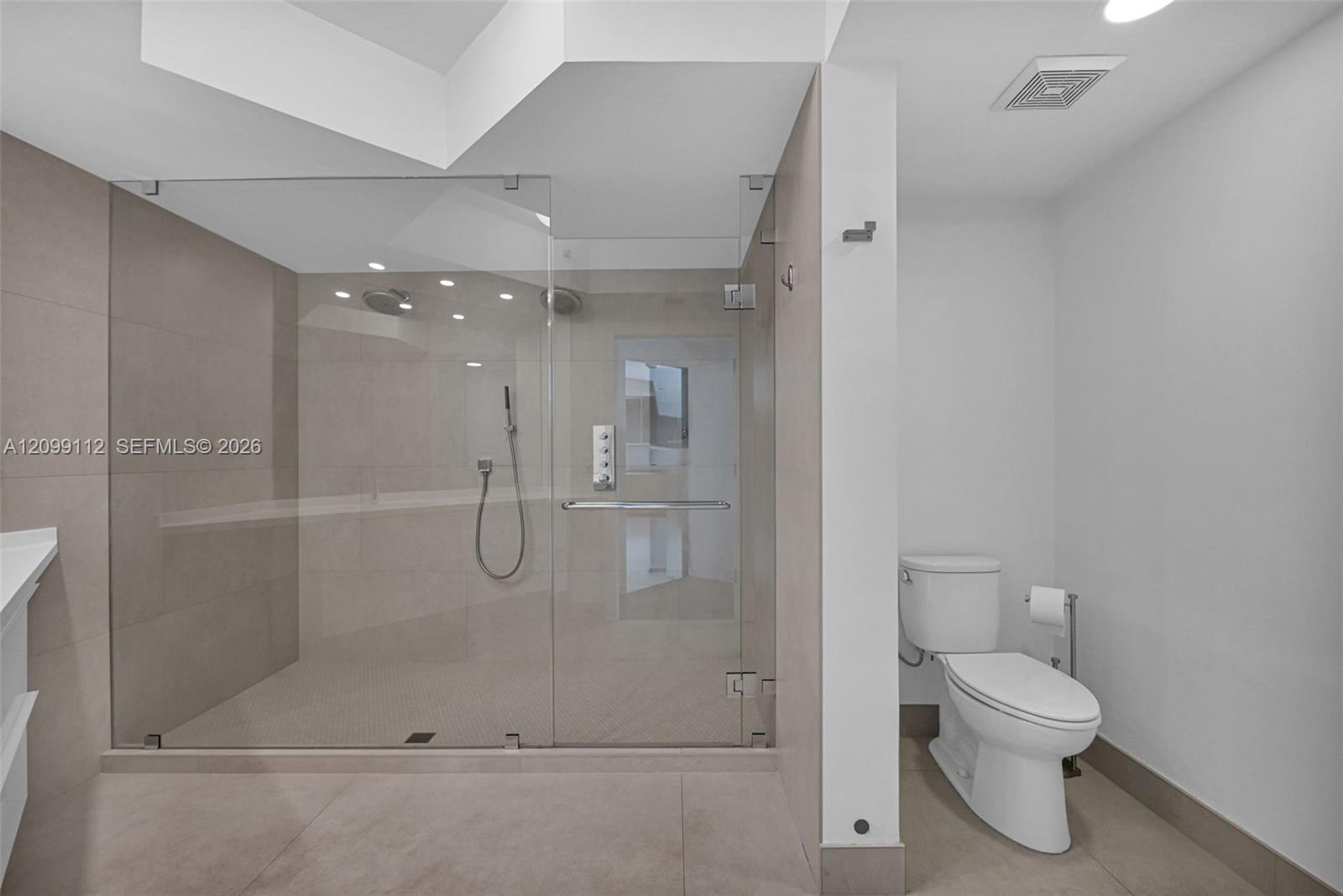 10 Venetian Way 404 Property Photo 14