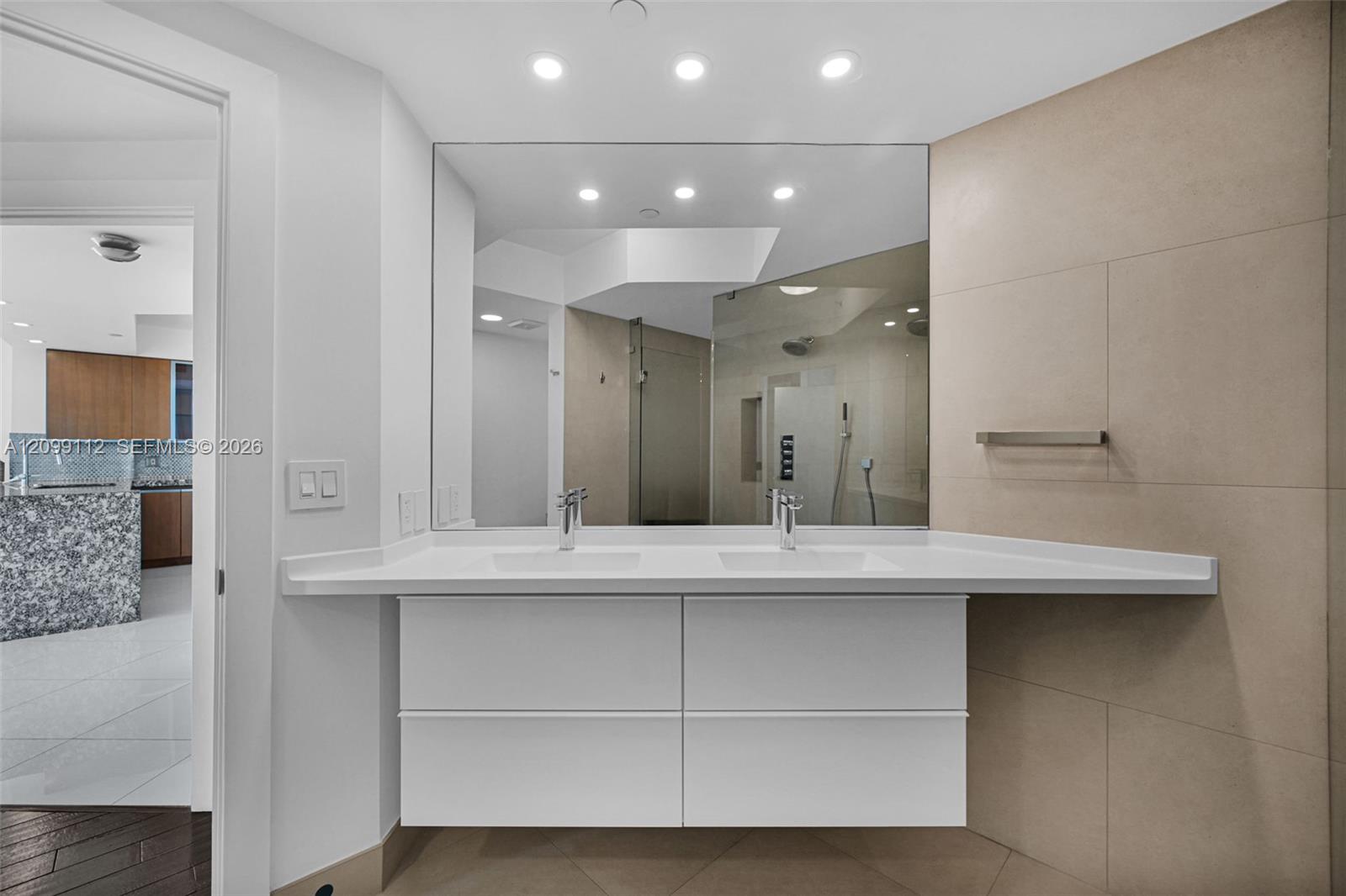 10 Venetian Way 404 Property Photo 16