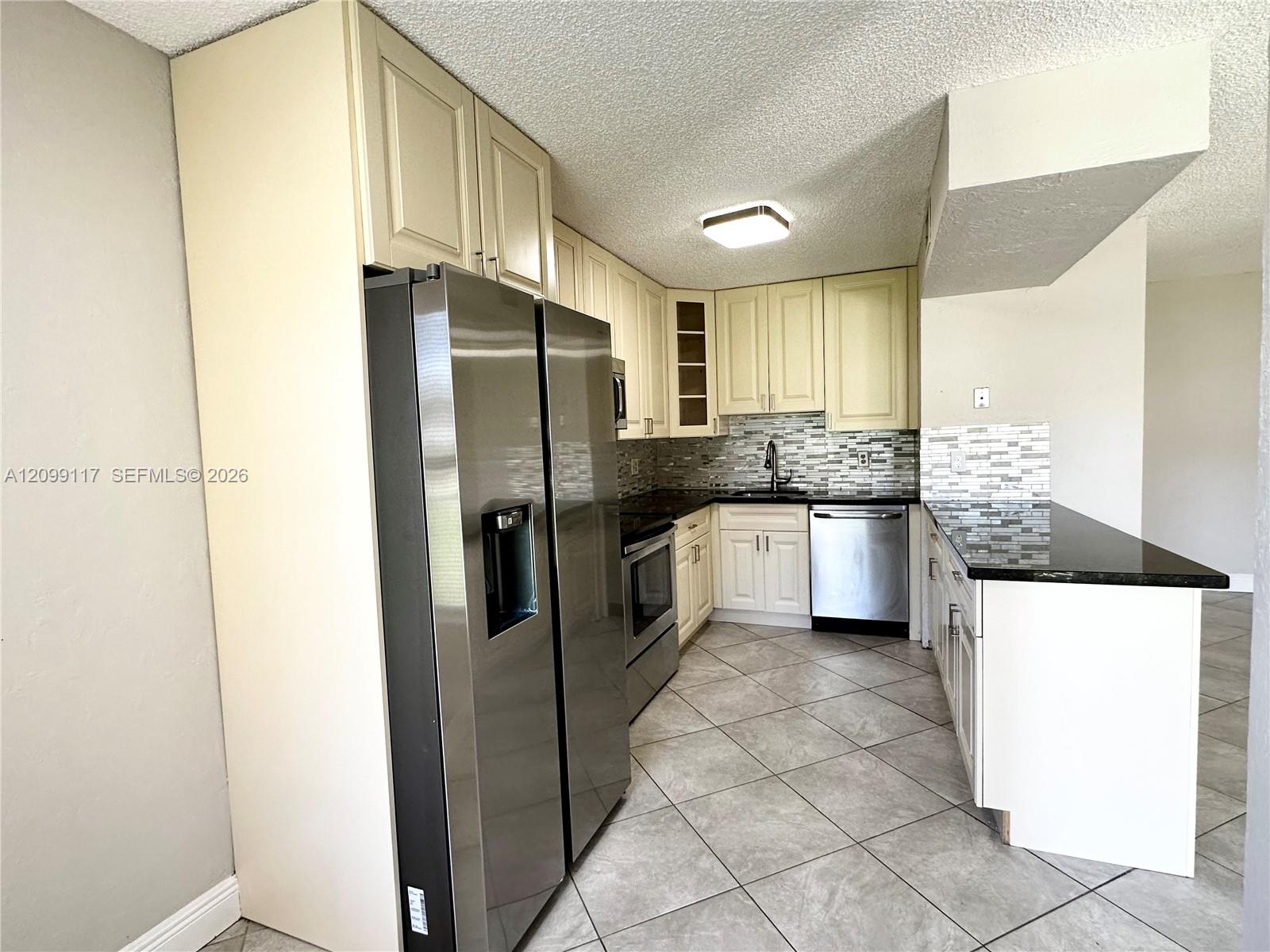 5515 Courtyard Drive 5515 Property Photo 4