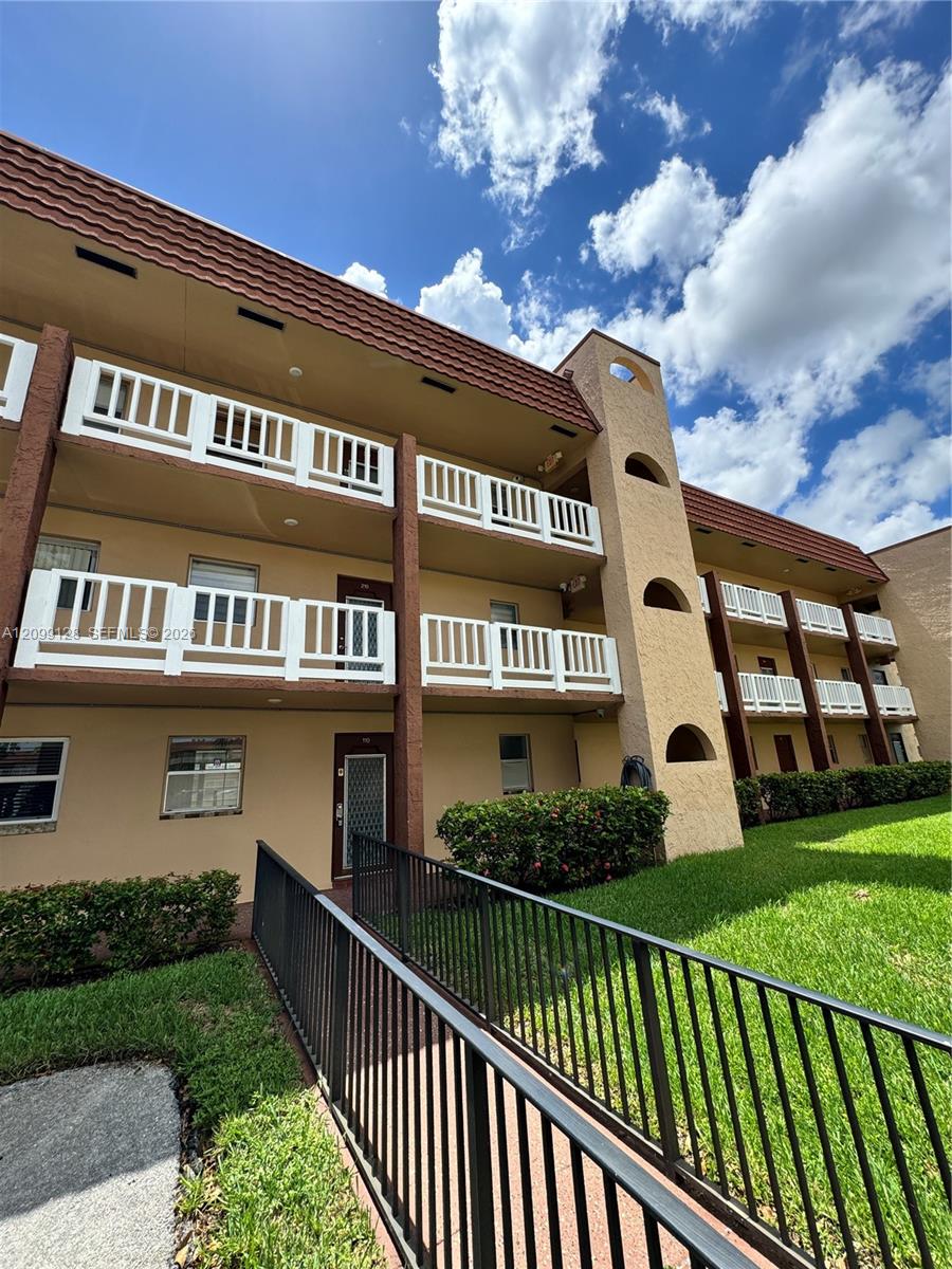 9041 Sunrise Lakes Boulevard 110 Property Photo 1