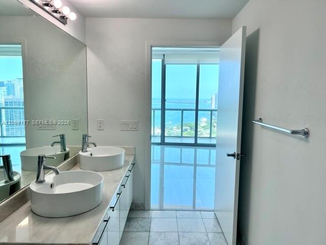 888 Biscayne Boulevard 3703 Property Photo 9
