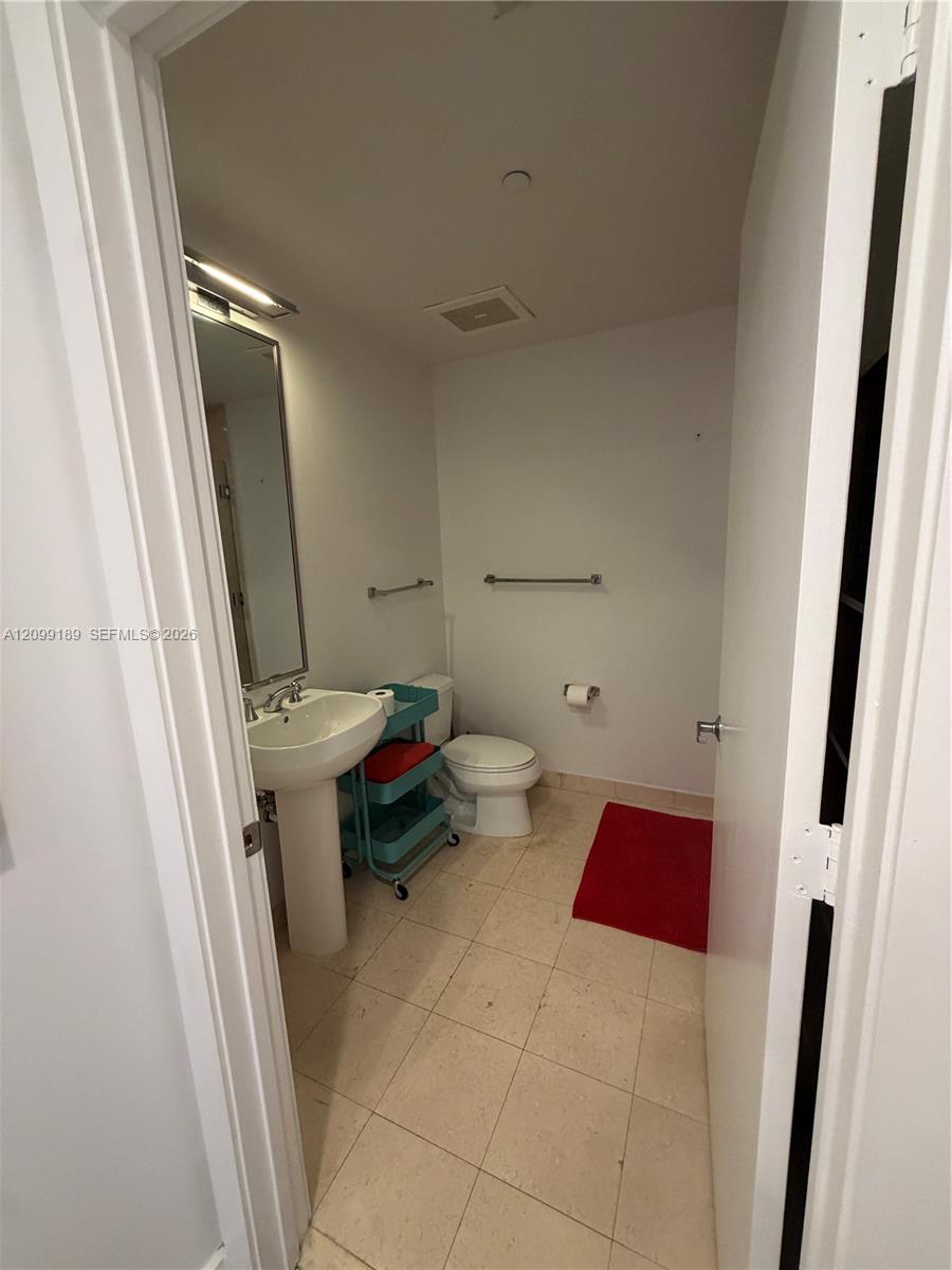 1060 Brickell Avenue 811 Property Photo 5
