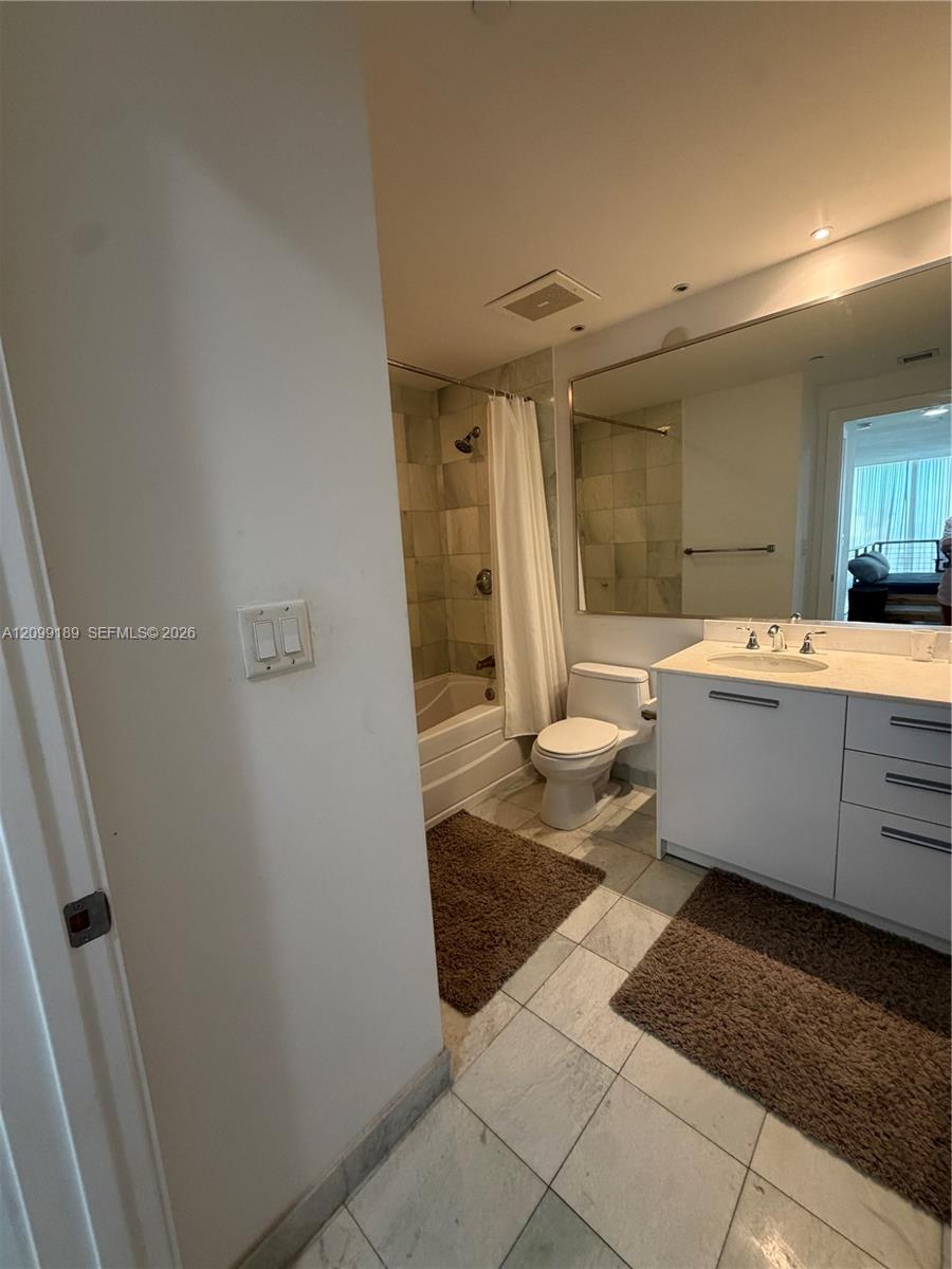 1060 Brickell Avenue 811 Property Photo 13