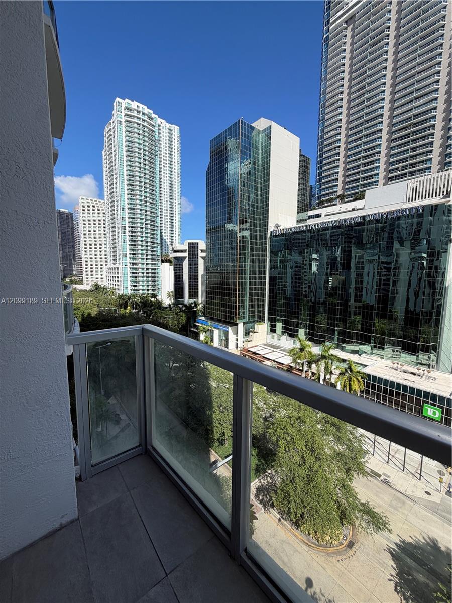 1060 Brickell Avenue 811 Property Photo 16