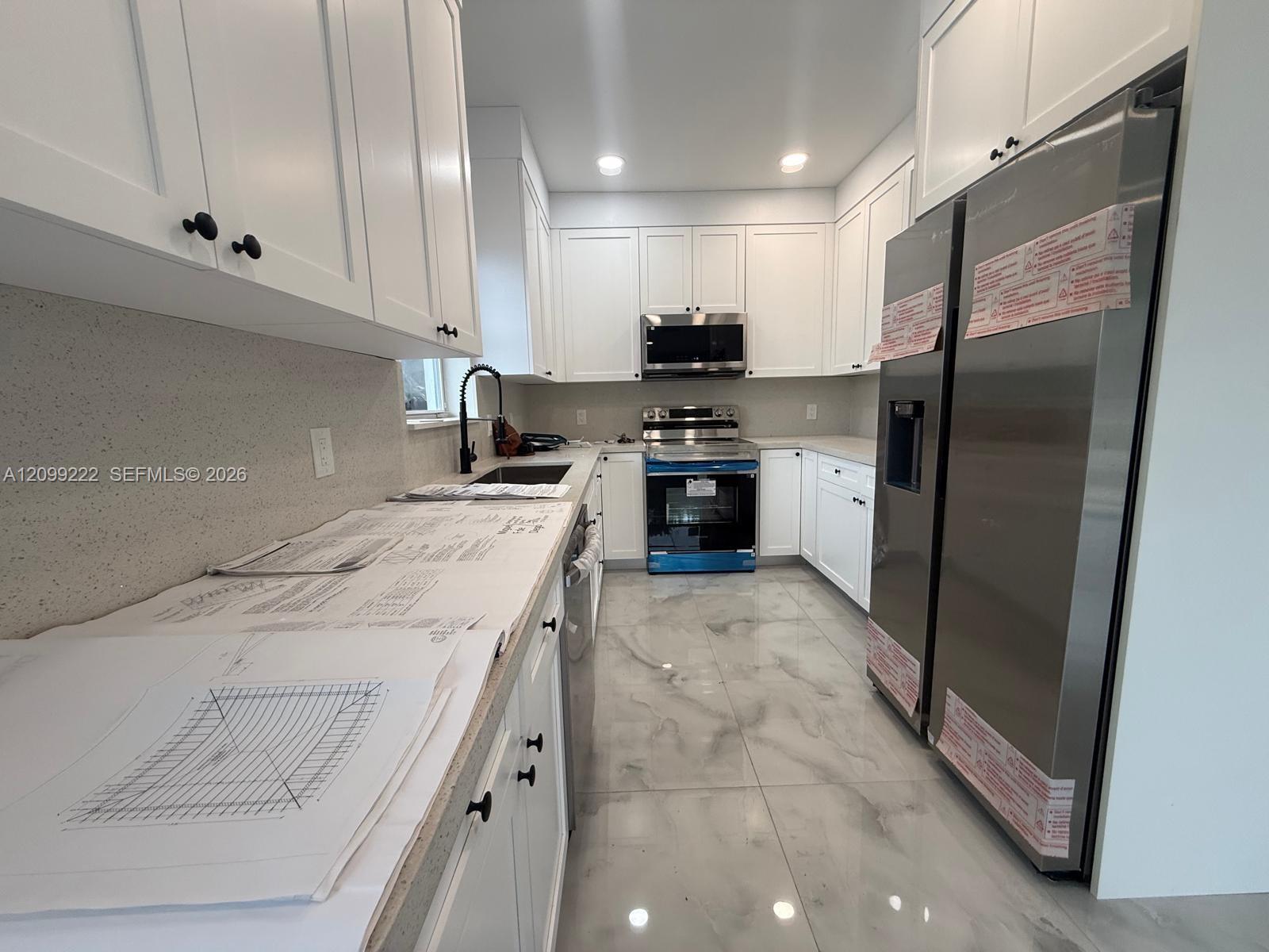 2445 Taft Street - Property Photo 4