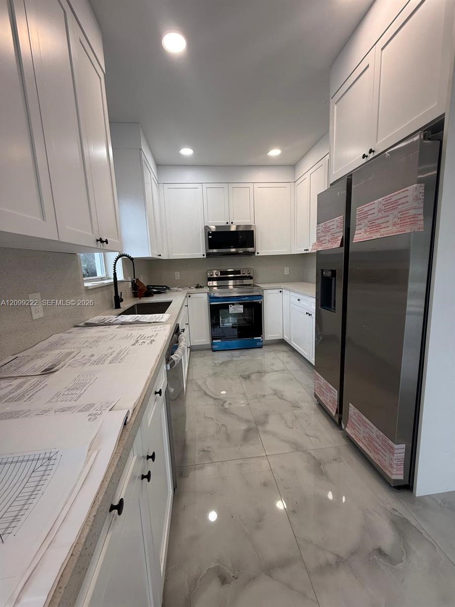 2445 Taft Street - Property Photo 5